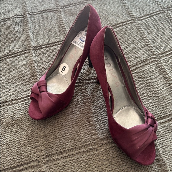 Unisa Burgandy Knotted Peep-Toe Heels - Picture 1 of 3